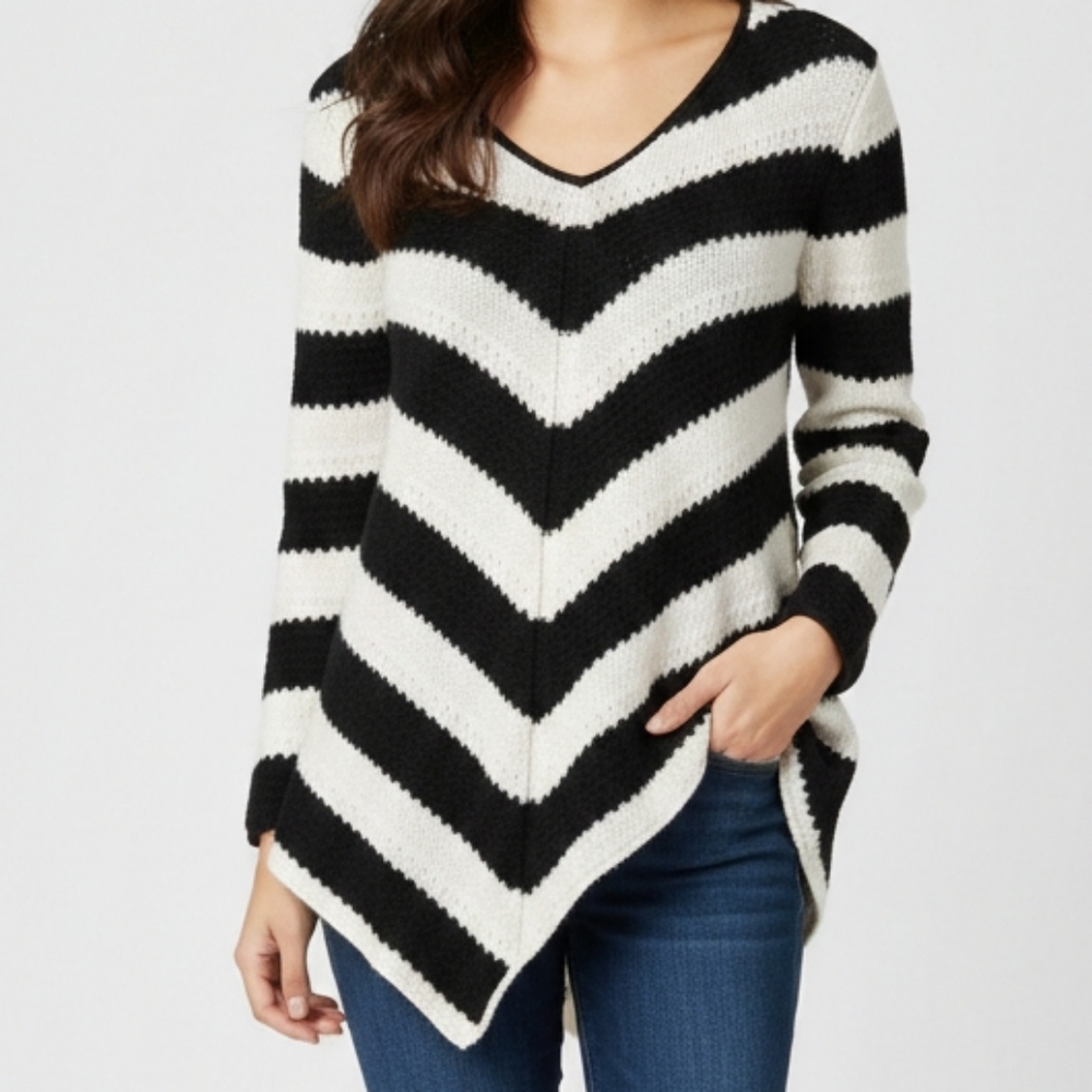 Soft Knitted Diagonal Handkerchief Black & White Long Sleeve Sweater Small